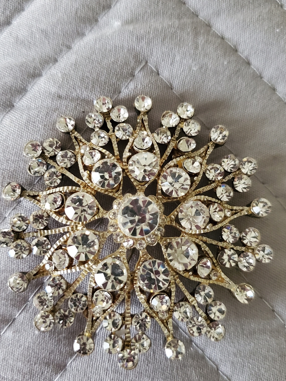Snowflake Brooch - Picture 3 of 5